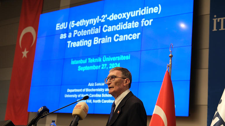Prof. Dr. Aziz Sancar, İstanbul Teknik Üniversitesi (İTÜ) 2024-2025 akademik yılı açılış töreninde, “EdU (5-etinil-2’-deoksiüridin) Beyin Kanseri Tedavisi İçin Potansiyel Bir Aday” başlıklı açılış dersini gerçekleştirdi.
