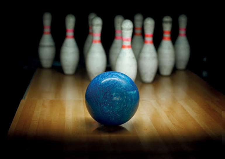 bowling_topu_suda_yuzer_mi.jpg