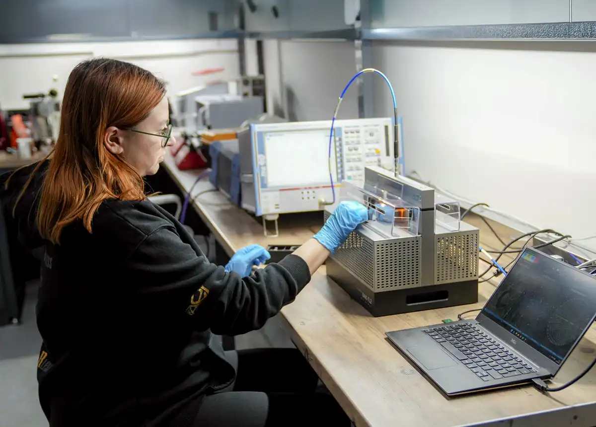 genetigi degistirilmis bakteri implant sensor 1