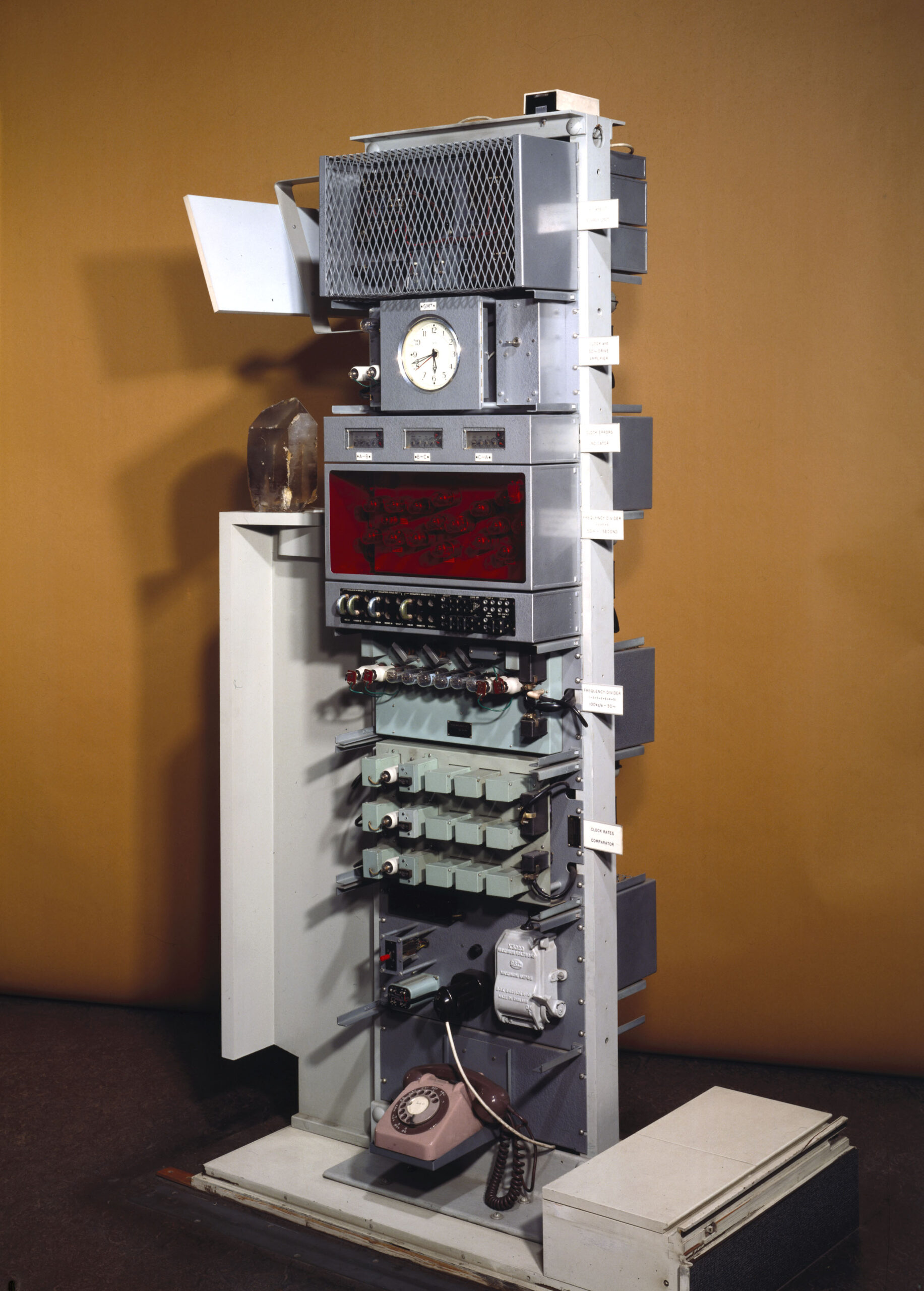 C0676180 Greenwich Observatory quartz clock equipment 1942 scaled