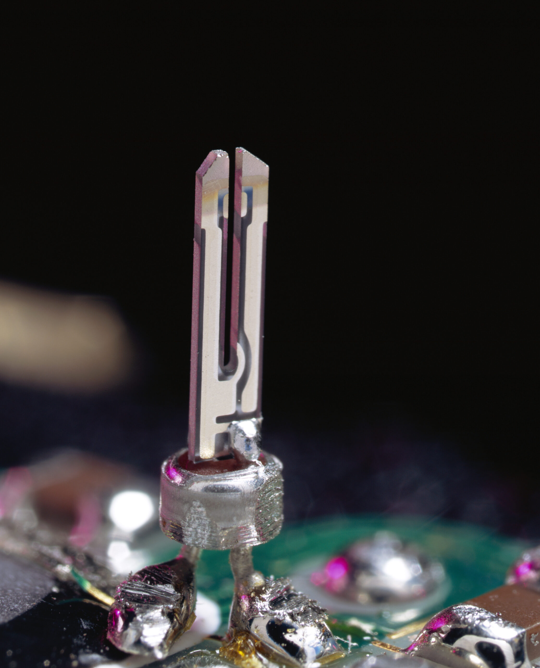T3550232 Quartz crystal oscillator scaled